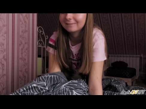 ❤️ Blondie ດູດ BFF ຂອງນາງຢ່າງເລິກເຊິ່ງແລະໄດ້ຮັບຄວາມຫມັ້ນຢູ່ໃນປາກຂອງນາງ ️❌ ມີເພດສຳພັນ ທີ່ lo.eviewporn.ru ☑